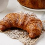Круассан с вареной сгущенкой 100г